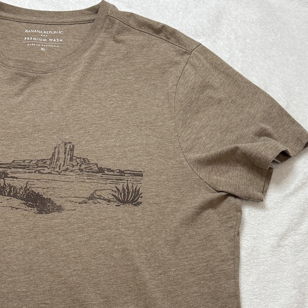 🏜️Banana Republic Tan Desert Scene Tee - Picture 3 of 7